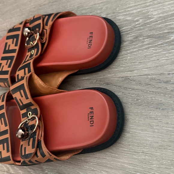 Tan and Black Logo Buckle Slides womens sandal shoe pool dress flats black brown - Picture 5 of 5